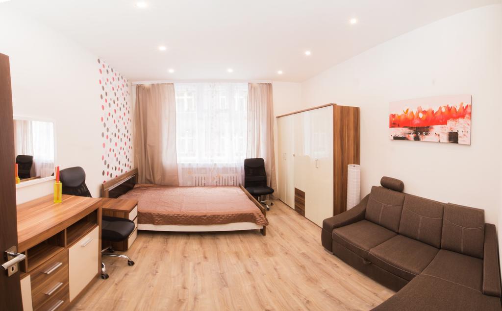 Apartment Ve Smeckach With A Big Terrace Прага Екстериор снимка